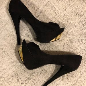 Charlotte Russe peep toe heel 🖤💛